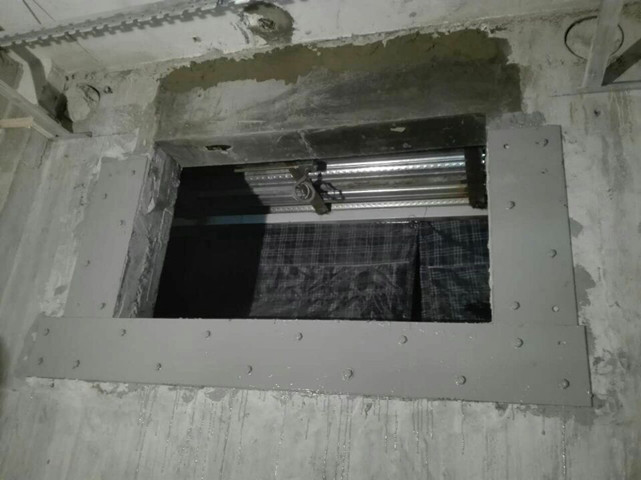 使用粘鋼法加固樓板開(kāi)洞