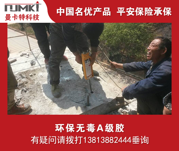把施工現(xiàn)場(chǎng)的積水清掃干凈